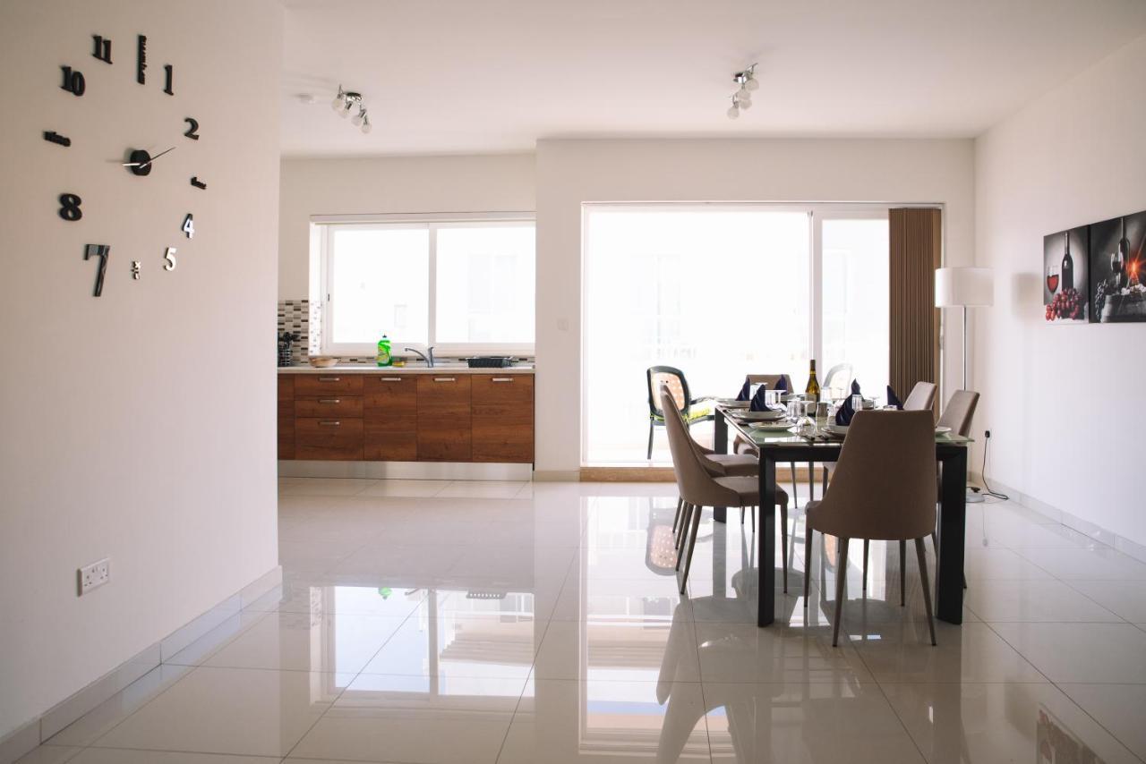 Modern 3 Bedroom With Ac Apartment Żabbar Kültér fotó