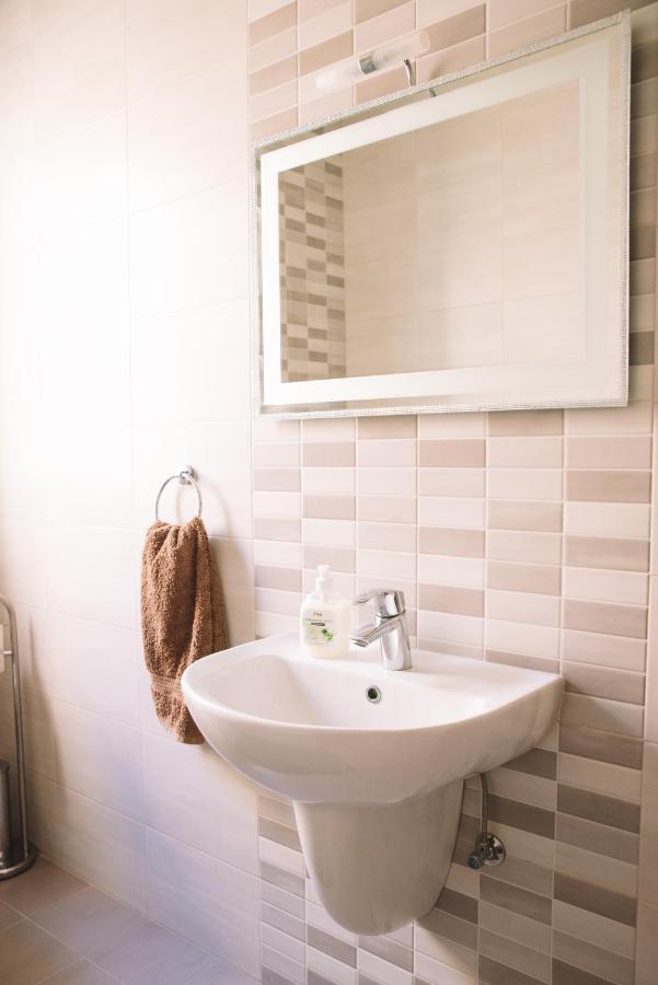 Modern 3 Bedroom With Ac Apartment Żabbar Kültér fotó