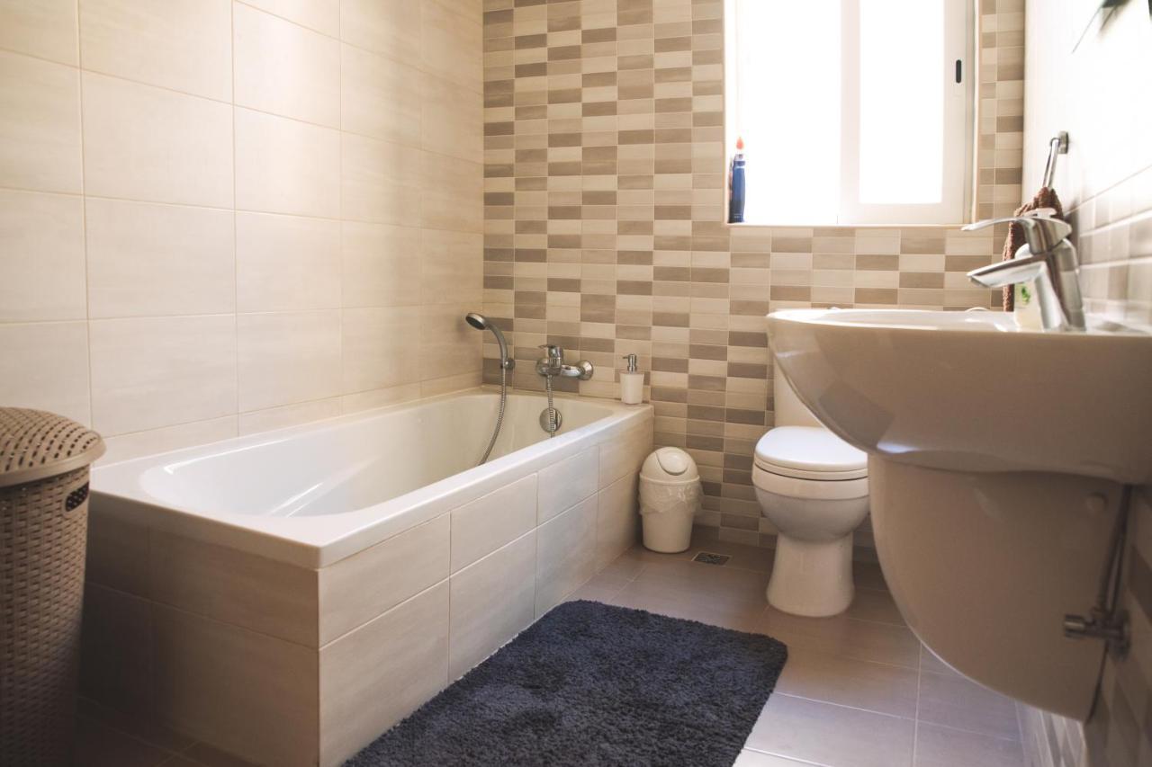 Modern 3 Bedroom With Ac Apartment Żabbar Kültér fotó